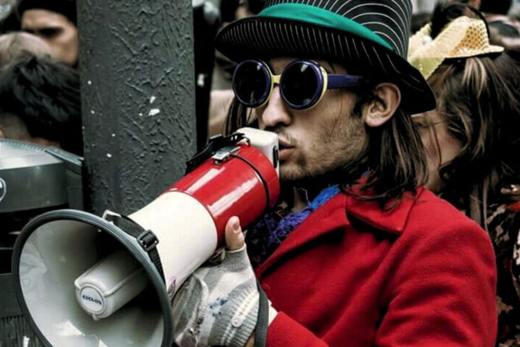 Zeke Wilki en su época de Clown y arte callejero